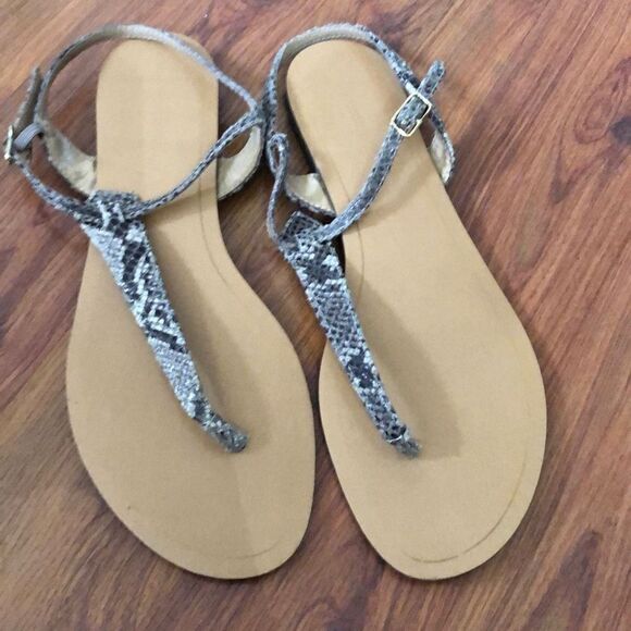 Banana Republic flat snake skin sandals size 8.5 - Picture 1 of 4